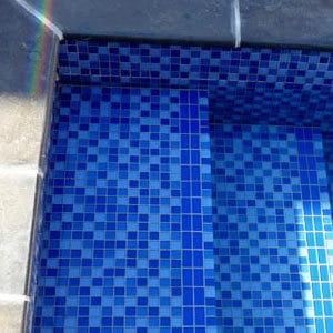 GCR080 Mid Blue Blend Crystal Inplace Fully Tiled Pool